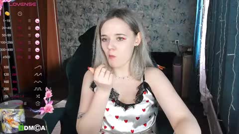 Snapshot of your_small_bunny chatting on 03-06-25, 06:30 Molly online show from 03-06-25, 06:30