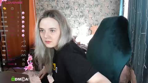 Snapshot of your_small_bunny chatting on 03-10-25, 09:10 Molly online show from 03-10-25, 09:10