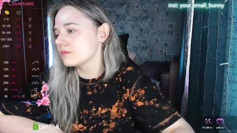 Snapshot of your_small_bunny chatting on 09-22-25, 04:03 Molly online show from 09-22-25, 04:03