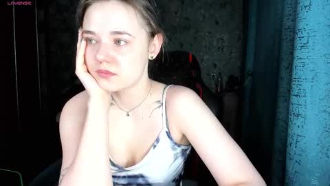 Snapshot of your_small_bunny chatting on 11-24-25, 02:00 Molly online show from 11-24-25, 02:00