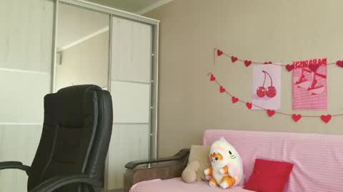 Snapshot of your_tender_doll chatting on 06-01-26, 11:45 Alice online show from 06-01-26, 11:45