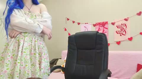 Snapshot of your_tender_doll chatting on 06-06-26, 11:15 Alice online show from 06-06-26, 11:15