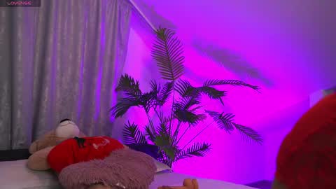 Snapshot of your_tender_sin chatting on 04-27-26, 01:47 TenderSin online show from 04-27-26, 01:47