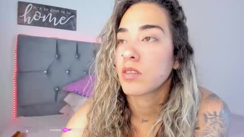 Snapshot of your_traviesa chatting on 09-17-25, 01:40 Melina online show from 09-17-25, 01:40