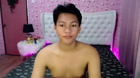 Snapshot of yourdreamboyxx chatting on 09-08-25, 09:25 HEN online show from 09-08-25, 09:25