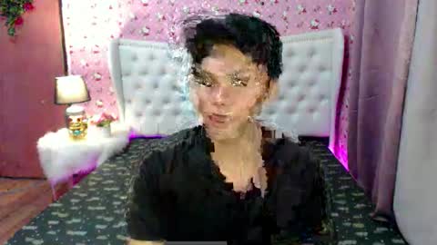 Snapshot of yourdreamboyxx chatting on 09-11-25, 10:04 HEN online show from 09-11-25, 10:04