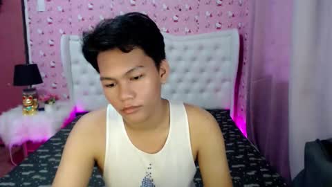 Snapshot of yourdreamboyxx chatting on 09-15-25, 10:43 HEN online show from 09-15-25, 10:43