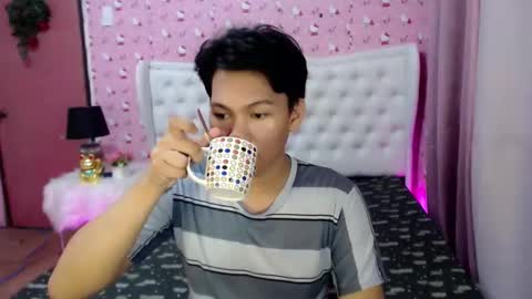 Snapshot of yourdreamboyxx chatting on 09-16-25, 12:17 HEN online show from 09-16-25, 12:17