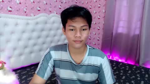 Snapshot of yourdreamboyxx chatting on 09-25-25, 11:30 HEN online show from 09-25-25, 11:30
