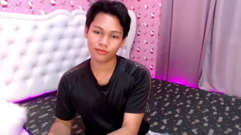 Snapshot of yourdreamboyxx chatting on 09-28-25, 04:12 HEN online show from 09-28-25, 04:12