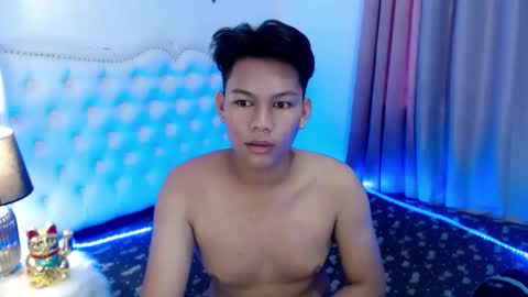 Snapshot of yourdreamboyxx chatting on 10-08-25, 10:40 HEN online show from 10-08-25, 10:40