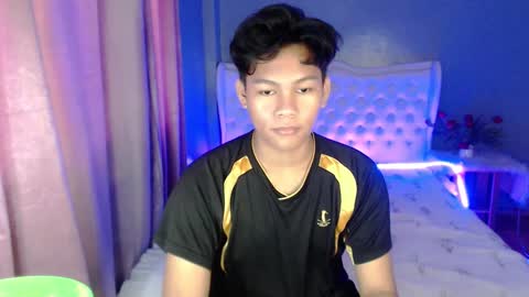 Snapshot of yourdreamboyxx chatting on 11-01-25, 10:34 HEN online show from 11-01-25, 10:34