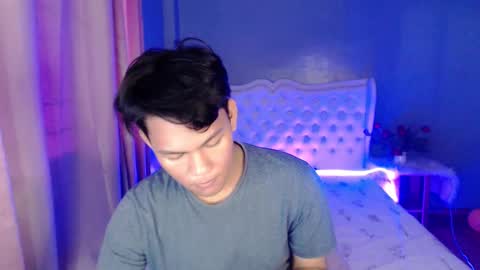 Snapshot of yourdreamboyxx chatting on 11-02-25, 11:18 HEN online show from 11-02-25, 11:18