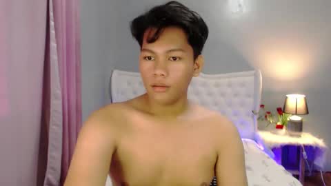 Snapshot of yourdreamboyxx chatting on 11-04-25, 11:37 HEN online show from 11-04-25, 11:37
