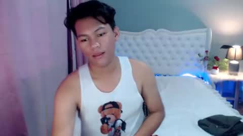 Snapshot of yourdreamboyxx chatting on 11-06-25, 10:54 HEN online show from 11-06-25, 10:54