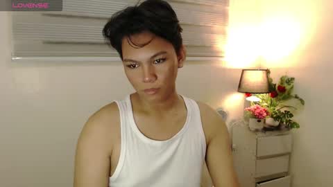Snapshot of yourdreamboyxx chatting on 11-17-25, 02:34 HEN online show from 11-17-25, 02:34