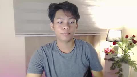 Snapshot of yourdreamboyxx chatting on 11-20-25, 04:29 HEN online show from 11-20-25, 04:29