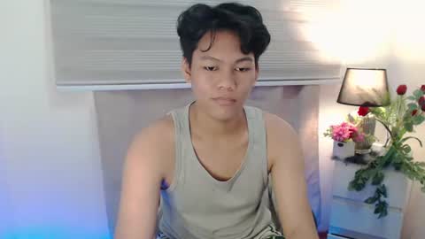 Snapshot of yourdreamboyxx chatting on 11-21-25, 04:27 HEN online show from 11-21-25, 04:27