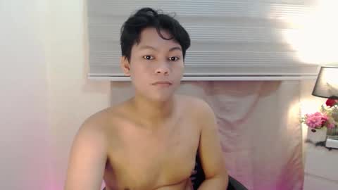 Snapshot of yourdreamboyxx chatting on 11-28-25, 10:56 HEN online show from 11-28-25, 10:56