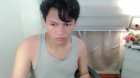 Snapshot of yourdreamboyxx chatting on 12-14-25, 01:11 HEN online show from 12-14-25, 01:11