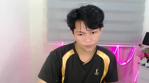 Snapshot of yourdreamboyxx chatting on 12-14-25, 10:58 HEN online show from 12-14-25, 10:58