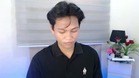 Snapshot of yourdreamboyxx chatting on 12-17-25, 12:16 HEN online show from 12-17-25, 12:16