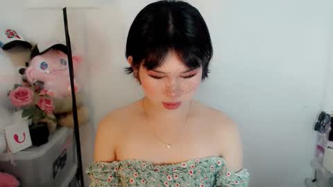 Snapshot of yourfavorateella chatting on 10-22-25, 02:12 PrettyElla online show from 10-22-25, 02:12