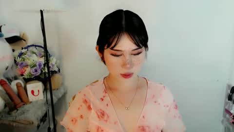 Snapshot of yourfavorateella chatting on 11-21-25, 12:15 PrettyElla online show from 11-21-25, 12:15