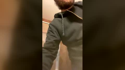 Snapshot of yourfavoritebartender chatting on 12-18-25, 10:32 Hey Im Justin online show from 12-18-25, 10:32