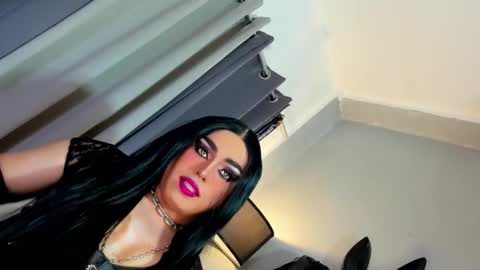 Snapshot of yourfiercemistress chatting on 11-10-25, 12:31 not into STINGY and CHEAP people online show from 11-10-25, 12:31