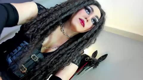 Snapshot of yourfiercemistress chatting on 11-22-25, 01:04 not into STINGY and CHEAP people online show from 11-22-25, 01:04