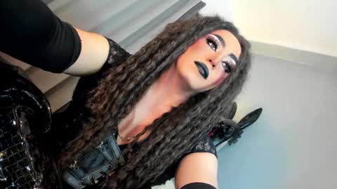 Snapshot of yourfiercemistress chatting on 11-28-25, 10:56 not into STINGY and CHEAP people online show from 11-28-25, 10:56