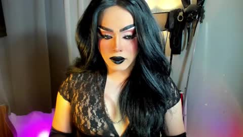 Snapshot of yourfiercemistress chatting on 12-18-25, 11:22 not into STINGY and CHEAP people online show from 12-18-25, 11:22