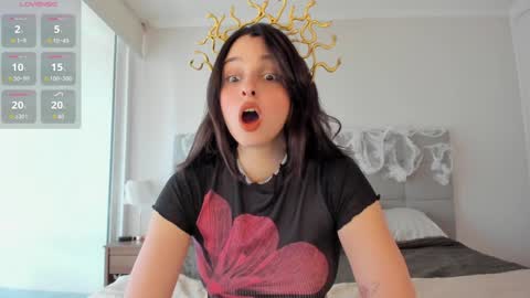 Snapshot of yourfreakygirl chatting on 10-31-25, 02:40 Helena online show from 10-31-25, 02:40