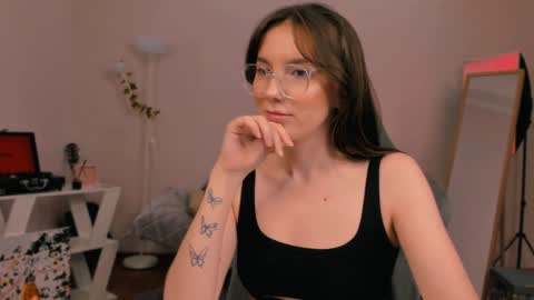 Snapshot of yourfrenchteacher chatting on 02-02-25, 12:09 Chloe online show from 02-02-25, 12:09