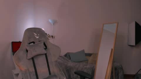 Snapshot of yourfrenchteacher chatting on 03-05-25, 09:37 Chloe online show from 03-05-25, 09:37