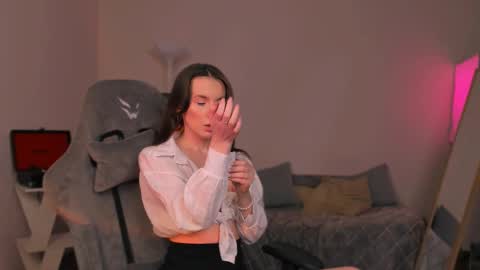 Snapshot of yourfrenchteacher chatting on 03-06-25, 09:20 Chloe online show from 03-06-25, 09:20