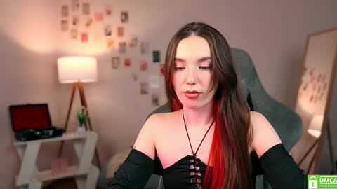 Snapshot of yourfrenchteacher chatting on 10-10-25, 09:25 Chloe online show from 10-10-25, 09:25