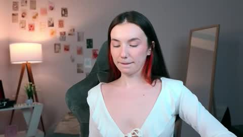 Snapshot of yourfrenchteacher chatting on 10-20-25, 05:19 Chloe online show from 10-20-25, 05:19