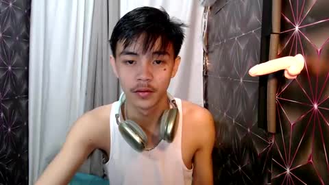 Snapshot of yourguy_josh23 chatting on 03-08-25, 05:17 Josh online show from 03-08-25, 05:17