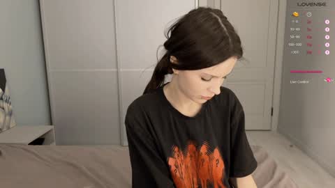 Snapshot of yourher0in chatting on 12-14-24, 11:18 Aida online show from 12-14-24, 11:18