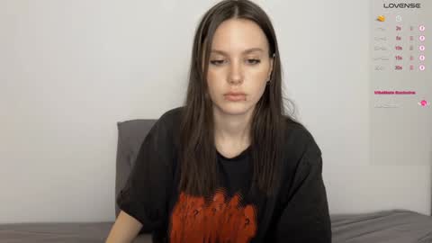 Snapshot of yourher0in chatting on 12-30-24, 01:25 Aida online show from 12-30-24, 01:25