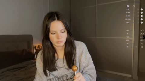 Snapshot of yourher0in chatting on 01-25-25, 06:02 Aida online show from 01-25-25, 06:02