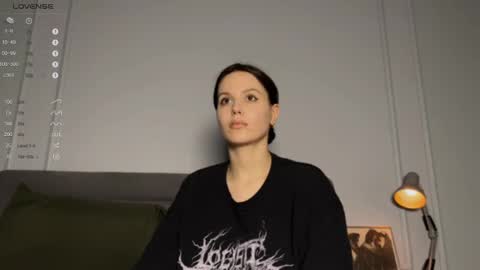 Snapshot of yourher0in chatting on 02-21-25, 01:44 Aida online show from 02-21-25, 01:44