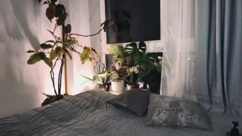 Snapshot of yourher0in chatting on 03-08-25, 03:13 Aida online show from 03-08-25, 03:13