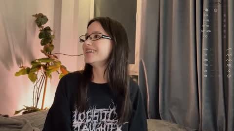 Snapshot of yourher0in chatting on 03-11-25, 03:45 Aida online show from 03-11-25, 03:45