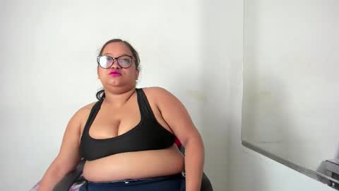 Snapshot of yourlittlewife chatting on 09-30-25, 11:15 yourlittlewife online show from 09-30-25, 11:15