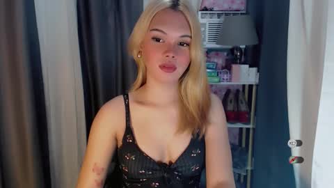 KYLIE MORE online show from 04-19-26, 04:01