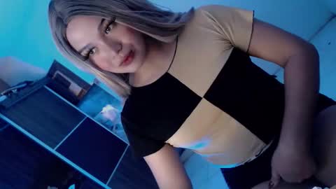 Snapshot of yourlovingpearl chatting on 09-23-25, 02:25 PEARL online show from 09-23-25, 02:25