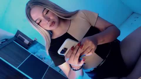 Snapshot of yourlovingpearl chatting on 09-23-25, 06:33 PEARL online show from 09-23-25, 06:33